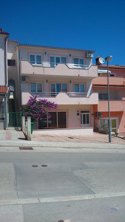 Apartments Neno Pula Exterior photo